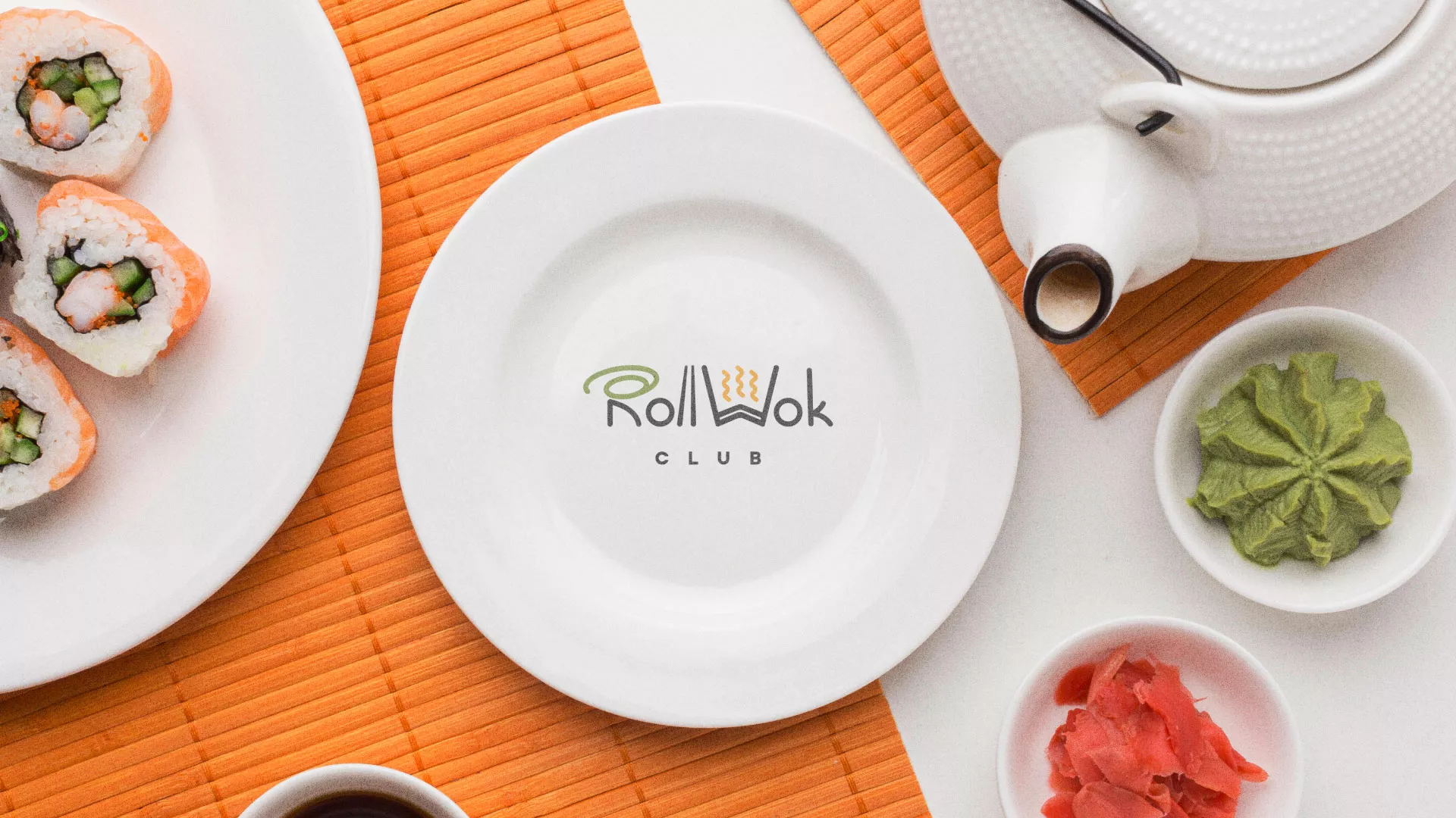 Разработка логотипа и фирменного стиля суши-бара «Roll Wok Club» в Спасске-Дальнем